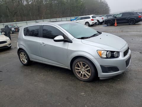 2015 Chevrolet Sonic, VIN 1G1JC6SB8F4141552. Фото 4 з 6 з аукціону Copart. Каталог авто зі США OpenDataCar.