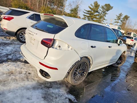 2017 Porsche Cayenne, VIN WP1AD2A20HLA83877. Фото 3 з 6 з аукціону Copart. Каталог авто зі США OpenDataCar.