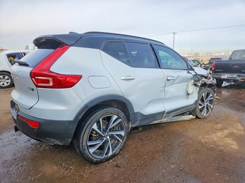 2021 Volvo XC40, VIN YV4162UM2M2460389. Фото 3 з 6 з аукціону Copart. Каталог авто зі США OpenDataCar.