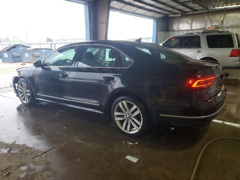 2017 Volkswagen Passat, VIN 1VWGT7A31HC048492. Фото 2 з 6 з аукціону Copart. Каталог авто зі США OpenDataCar.