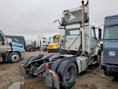 2020 Volvo VNR, VIN 4V4W19EGXLN245496. Фото 4 из 6 с аукциона Copart. Каталог авто из США OpenDataCar.