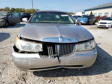 2000 Lincoln Town Car, VIN 1LNHM81W6YY843783. Zdjęcie 5 z 6 z aukcji Copart. Katalog aut z USA OpenDataCar.