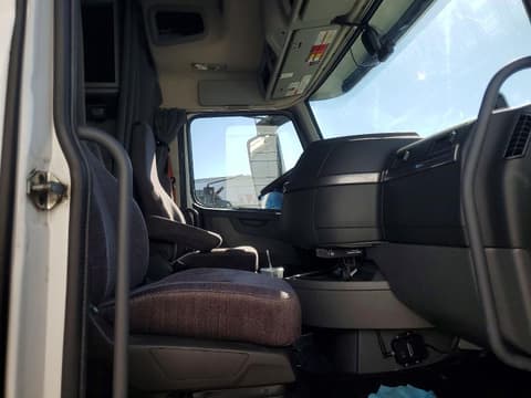 2025 Volvo VNR, VIN 4V4WC9EH3SN688753. Zdjęcie 5 z 6 z aukcji Copart. Katalog aut z USA OpenDataCar.