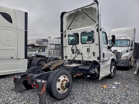 2017 Freightliner Cascadia 113, VIN 3AKBGADV5HSJD0486. Zdjęcie 4 z 6 z aukcji Copart. Katalog aut z USA OpenDataCar.