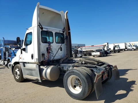 2016 Freightliner Cascadia, VIN 1FUBGEDV6GLHC5755. Photo 3 of 6 from Copart auction. OpenDataCar US salvage catalog.