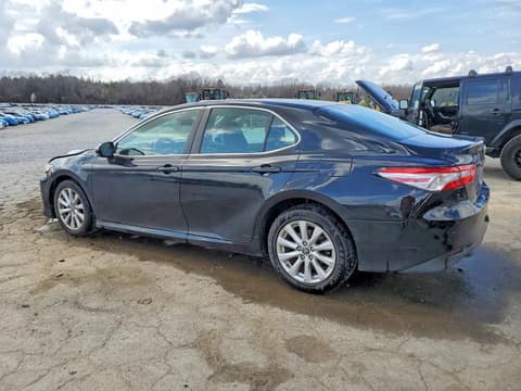 2018 Toyota Camry, VIN 4T1B11HK4JU070348. Фото 2 з 6 з аукціону Copart. Каталог авто зі США OpenDataCar.