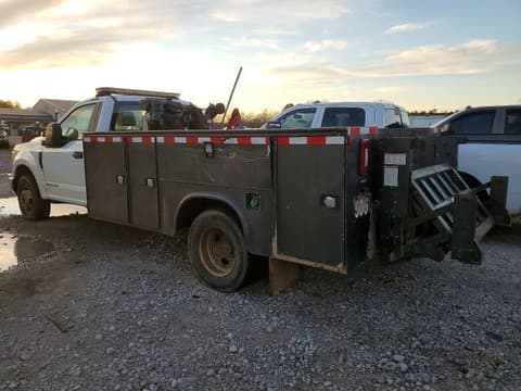 2018 Ford F-350 Super Duty, VIN 1FDRF3GT2JEB85434. Фото 2 з 6 з аукціону Copart. Каталог авто зі США OpenDataCar.