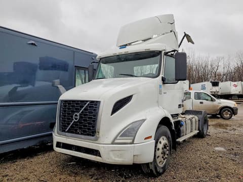 2020 Volvo VNR, VIN 4V4W19EGXLN245496. Фото 2 из 6 с аукциона Copart. Каталог авто из США OpenDataCar.
