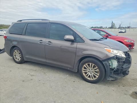 2017 Toyota Sienna, VIN 5TDYZ3DC3HS865598. Фото 4 з 6 з аукціону Copart. Каталог авто зі США OpenDataCar.