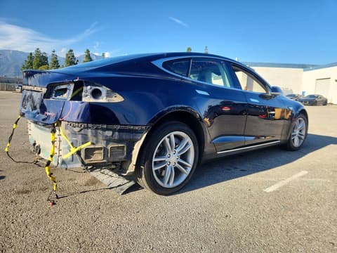 2015 Tesla Model S, VIN 5YJSA1H22FFP76917. Фото 3 з 6 з аукціону Copart. Каталог авто зі США OpenDataCar.