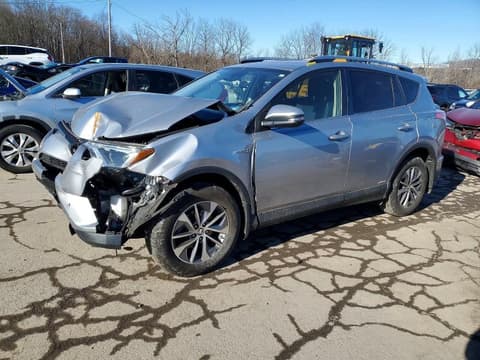 2018 Toyota RAV4, VIN JTMRJREV8JD233468. Фото 1 з 6 з аукціону Copart. Каталог авто зі США OpenDataCar.