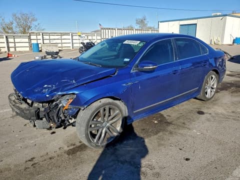 2017 Volkswagen Passat, VIN 1VWDT7A3XHC014800. Zdjęcie 1 z 6 z aukcji Copart. Katalog aut z USA OpenDataCar.