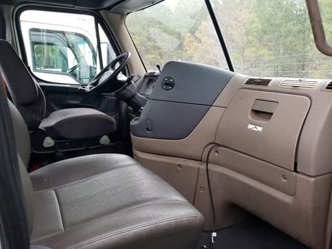 2015 Freightliner Cascadia, VIN 1FUBGEDV6FLGH4742. Фото 5 з 6 з аукціону Copart. Каталог авто зі США OpenDataCar.