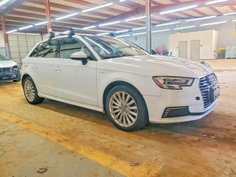 2017 Audi A3 e-tron, VIN WAUUPBFF5HA074165. Фото 4 из 6 с аукциона Copart. Каталог авто из США OpenDataCar.