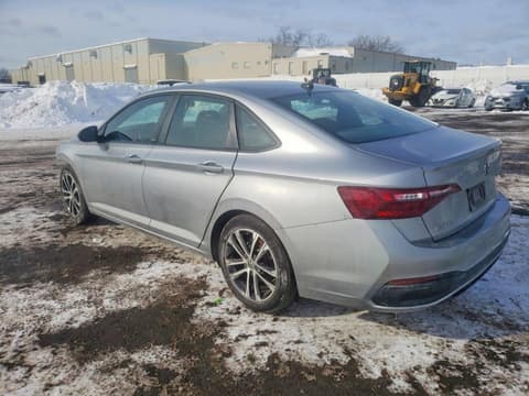 2023 Volkswagen Jetta, VIN 3VWBM7BUXPM058787. Фото 2 з 6 з аукціону Copart. Каталог авто зі США OpenDataCar.