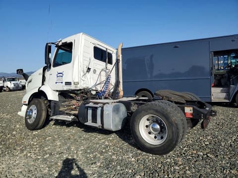 2019 Volvo VNR, VIN 4V4W19EHXKN905298. Zdjęcie 3 z 6 z aukcji Copart. Katalog aut z USA OpenDataCar.