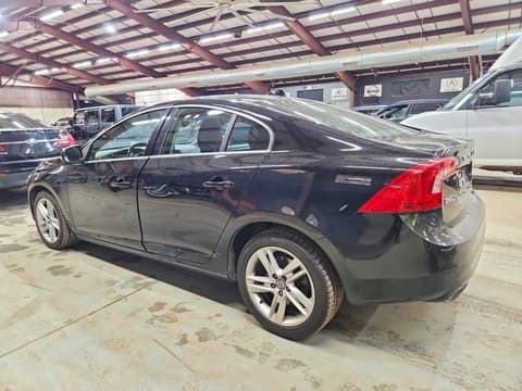 2015 Volvo S60, VIN YV126MFK8F2364472. Фото 2 з 6 з аукціону Copart. Каталог авто зі США OpenDataCar.