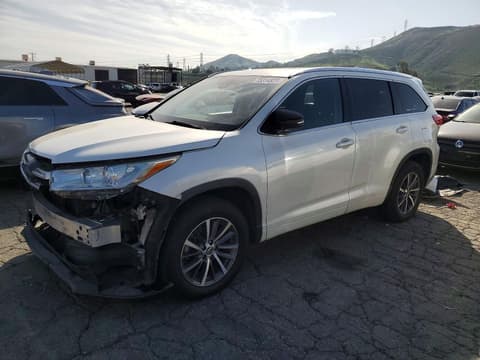 2018 Toyota Highlander, VIN 5TDKZRFH1JS538429. Zdjęcie 1 z 6 z aukcji Copart. Katalog aut z USA OpenDataCar.