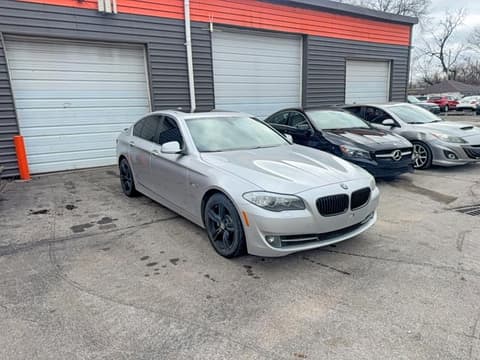 2013 Bmw 5 Series, VIN WBAFU7C56DDU67532. Фото 1 з 6 з аукціону Copart. Каталог авто зі США OpenDataCar.