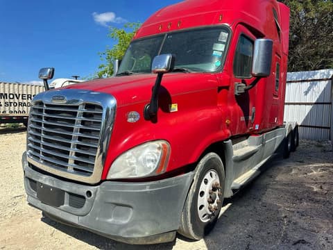 2017 Freightliner Cascadia 125, VIN 3AKJGLDR2HSHF4212. Фото 2 з 6 з аукціону Copart. Каталог авто зі США OpenDataCar.