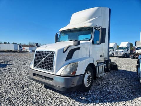 2017 Volvo VNL, VIN 4V4N39TG6HN988091. Фото 2 з 6 з аукціону Copart. Каталог авто зі США OpenDataCar.