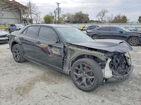 2023 Chrysler 300, VIN 2C3CCABT2PH556256. Фото 4 з 6 з аукціону Copart. Каталог авто зі США OpenDataCar.