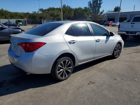 2018 Toyota Corolla, VIN 5YFBURHEXJP810048. Фото 3 з 6 з аукціону Copart. Каталог авто зі США OpenDataCar.