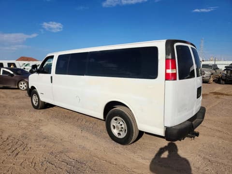 2004 Chevrolet Express 3500, VIN 1GAHG39U241212459. Фото 2 з 6 з аукціону Copart. Каталог авто зі США OpenDataCar.