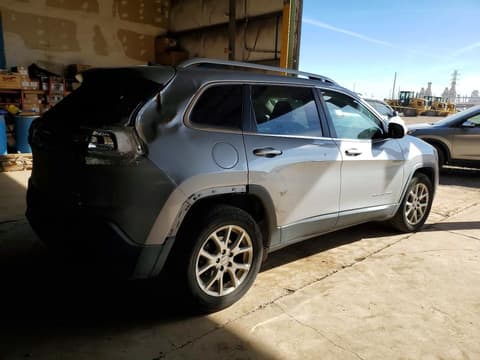 2017 Jeep Cherokee, VIN 1C4PJLCB0HW643564. Фото 3 з 6 з аукціону Copart. Каталог авто зі США OpenDataCar.