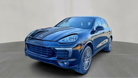 2017 Porsche Cayenne, VIN WP1AA2A25HKA85543. Фото 2 з 6 з аукціону Copart. Каталог авто зі США OpenDataCar.