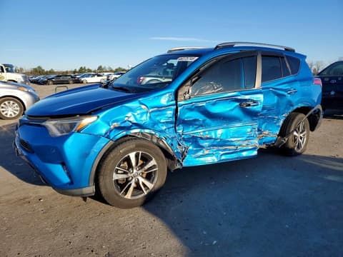 2017 Toyota RAV4, VIN 2T3RFREV1HW682487. Фото 1 з 6 з аукціону Copart. Каталог авто зі США OpenDataCar.