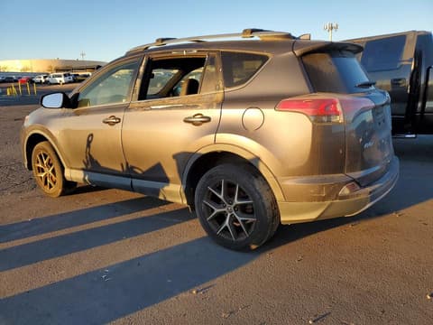 2018 Toyota RAV4, VIN JTMNFREV1JJ747339. Фото 2 з 6 з аукціону Copart. Каталог авто зі США OpenDataCar.
