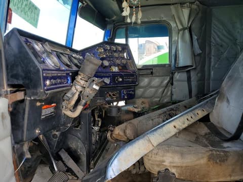 2000 Freigliner , VIN 1FUPCSZB6YDA97498. Фото 5 из 6 с аукциона Copart. Каталог авто из США OpenDataCar.