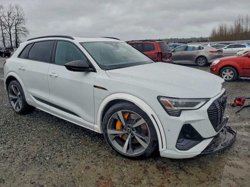 2022 Audi e-tron S, VIN WA1ACBGE3NB040250. Фото 4 з 6 з аукціону Copart. Каталог авто зі США OpenDataCar.