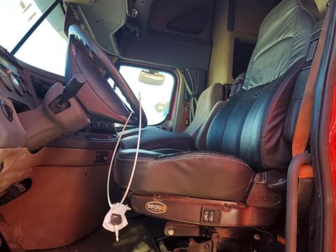 2012 Freightliner Cascadia, VIN 1FUJGLDR9CSBR8897. Фото 5 з 6 з аукціону Copart. Каталог авто зі США OpenDataCar.