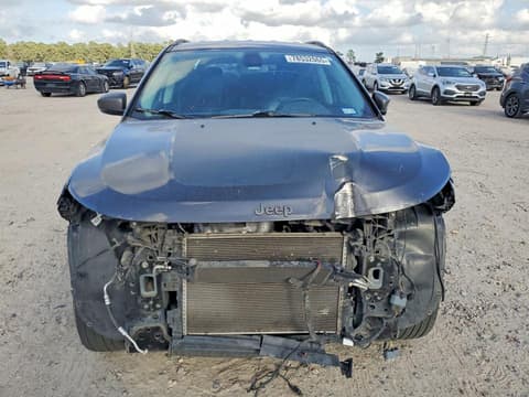 2019 Jeep Compass, VIN 3C4NJDDB9KT748242. Фото 5 з 6 з аукціону Copart. Каталог авто зі США OpenDataCar.