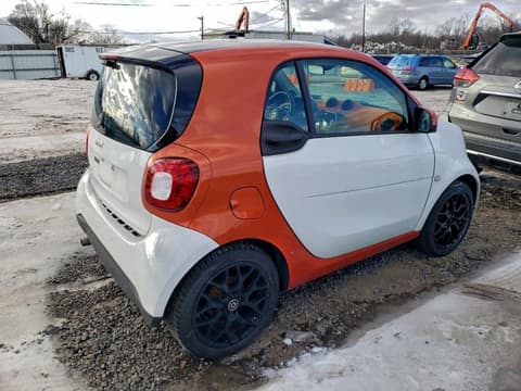 2016 Smart Fortwo, VIN WMEFJ5DA8GK074385. Фото 3 з 6 з аукціону Copart. Каталог авто зі США OpenDataCar.