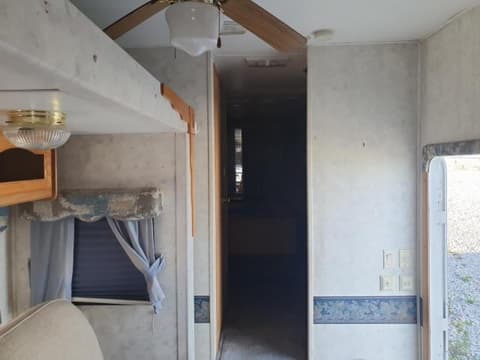 2000 Keystone Montana, VIN 4YDF28529Y4051642. Фото 5 из 6 с аукциона Copart. Каталог авто из США OpenDataCar.