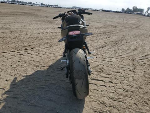 2025 Suzuki GSX800, VIN JS1EM13B3S7100112. Фото 4 з 6 з аукціону Copart. Каталог авто зі США OpenDataCar.