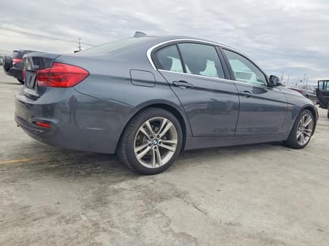 2017 Bmw 3 Series, VIN WBA8B9C51HK675751. Фото 3 з 6 з аукціону Copart. Каталог авто зі США OpenDataCar.