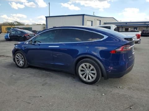 2017 Tesla Model X, VIN 5YJXCDE24HF053837. Фото 2 з 6 з аукціону Copart. Каталог авто зі США OpenDataCar.