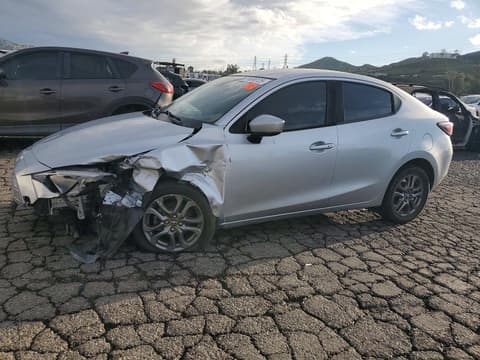 2019 Toyota Yaris, VIN 3MYDLBYV5KY511847. Фото 1 з 6 з аукціону Copart. Каталог авто зі США OpenDataCar.