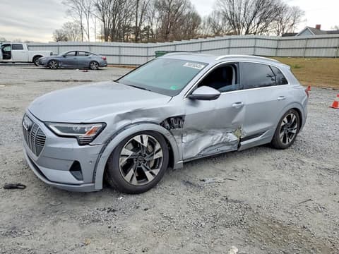 2022 Audi e-tron, VIN WA1LAAGE2NB033685. Фото 1 из 6 с аукциона Copart. Каталог авто из США OpenDataCar.