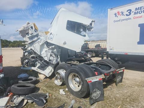 2021 Volvo VNL, VIN 4V4NC9EH1MN273185. Photo 3 of 6 from Copart auction. OpenDataCar US salvage catalog.