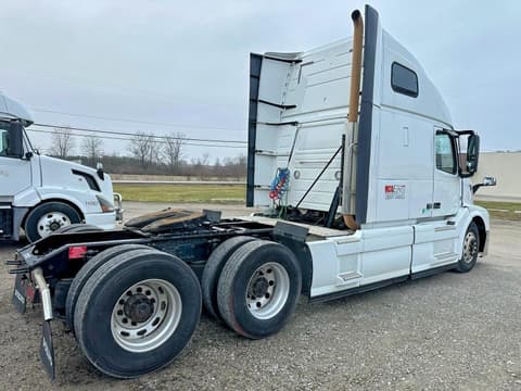 2018 Volvo VN, VIN 4V4NC9EH9JN896145. Фото 4 з 6 з аукціону Copart. Каталог авто зі США OpenDataCar.