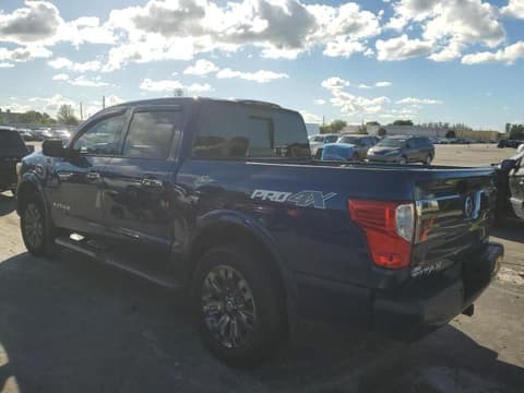 2017 Nissan Titan, VIN 1N6AA1E58HN512595. Фото 2 из 6 с аукциона Copart. Каталог авто из США OpenDataCar.