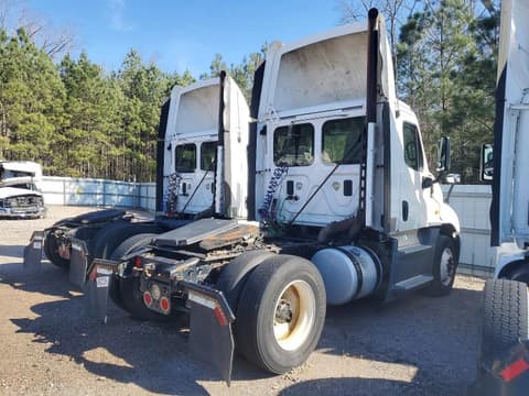 2016 Freightliner Cascadia 125, VIN 1FUBGEDV8GLHC5658. Фото 4 з 6 з аукціону Copart. Каталог авто зі США OpenDataCar.