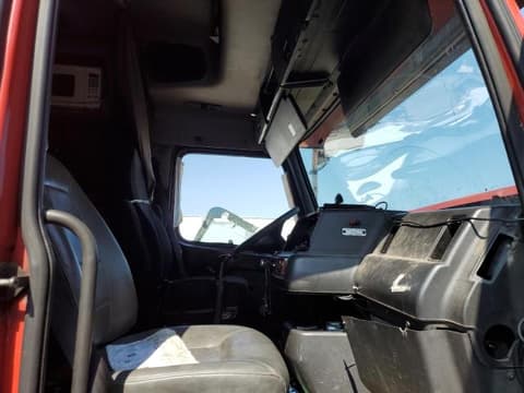 2000 Volvo VN, VIN 4V4ND1RH0YN796115. Фото 5 з 6 з аукціону Copart. Каталог авто зі США OpenDataCar.