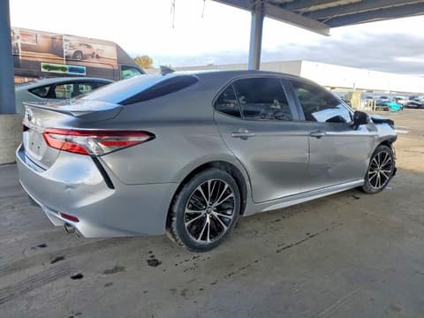 2020 Toyota Camry, VIN 4T1G11AK3LU877561. Фото 3 з 6 з аукціону Copart. Каталог авто зі США OpenDataCar.