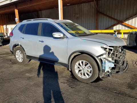 2017 Nissan Rogue, VIN JN8AT2MT7HW133797. Zdjęcie 4 z 6 z aukcji Copart. Katalog aut z USA OpenDataCar.